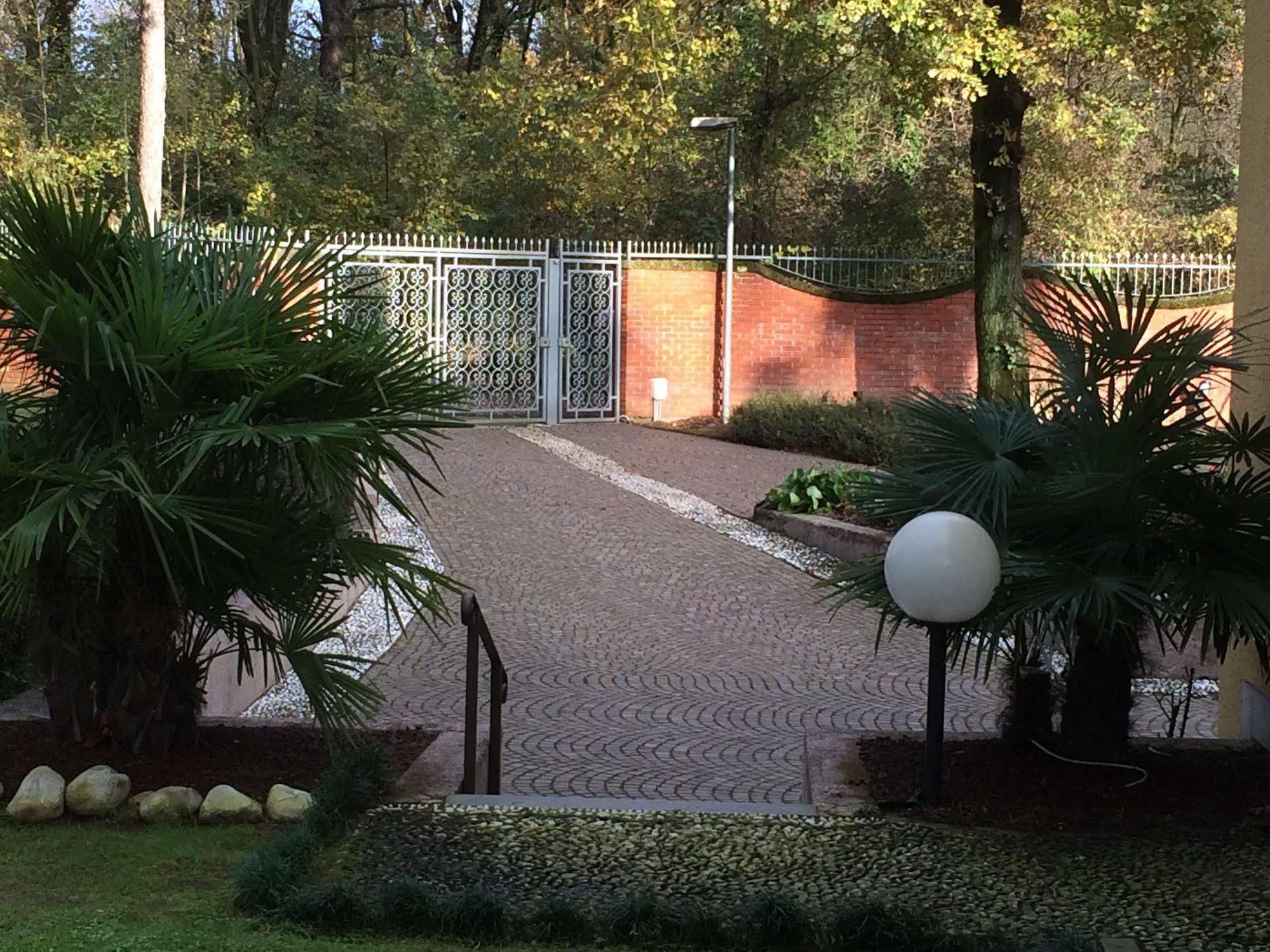 Bed&Garden Bed & Breakfast Cesate Екстериор снимка